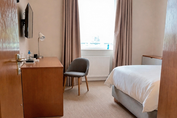 schuhparkplatz-hotel-1894E1C71-BE1B-8945-A951-885E68AC16C4.jpg