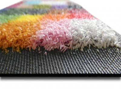 Robust logo mat with scratch fiber for outdoor use